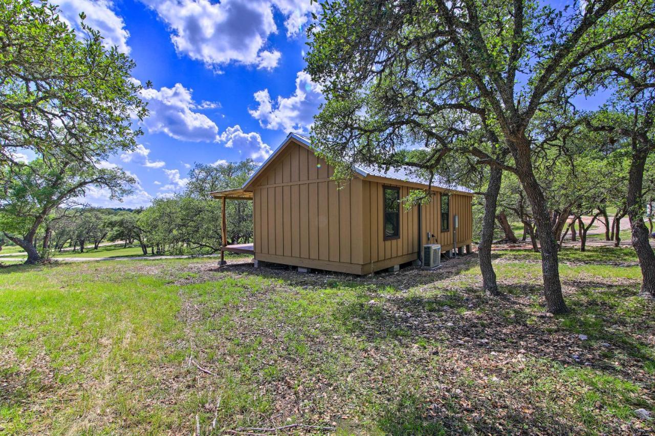 Rustic-Chic Country Cabin - 10 Mi To Main Street! เฟรเดอริกส์เบิร์ก ภายนอก รูปภาพ