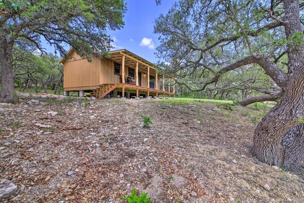 Rustic-Chic Country Cabin - 10 Mi To Main Street! เฟรเดอริกส์เบิร์ก ภายนอก รูปภาพ